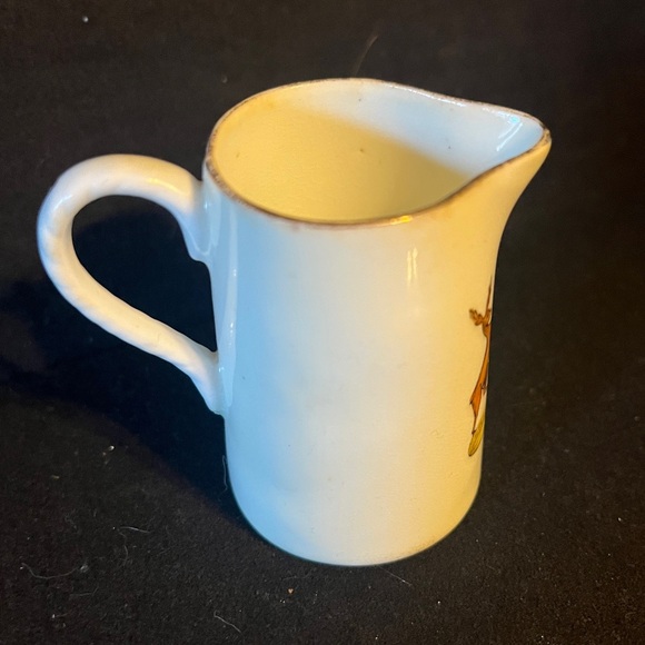 Vintage Crested Ware Ceramic Creamer with British Columbia Seal - Picture 5 of 7